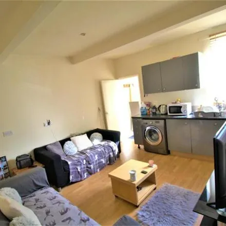 Image 2 - The Cutfather, 363 Ecclesall Road, Sheffield, S11 8PF, United Kingdom - Apartment for rent