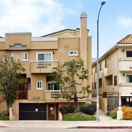 Buy this 1 bed townhouse on 4129 Cahuenga Boulevard in Los Angeles, CA 91602
