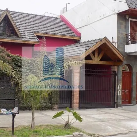 Buy this 2 bed house on General Pico 293 in 1825 Lanús Este, Argentina
