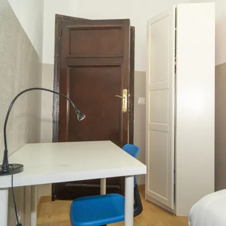 Rent this 6 bed room on Madrid in Calle de Palos de la Frontera, 36