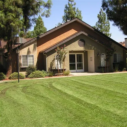 Rent this 2 bed townhouse on 5140 e kings canyon Rd