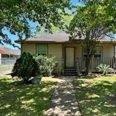 Rent this 3 bed house on 2138 Louisiana Street in Baytown, TX 77520