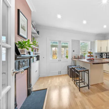 Image 2 - 44 Aston Road, The Apostles, London, SW20 8BE, United Kingdom - Townhouse for sale