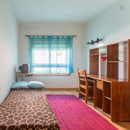 Rent this 3 bed room on Rua de Damão in 4465-092 Matosinhos, Portugal