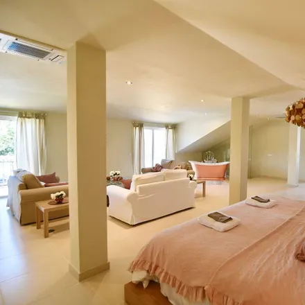 Rent this 9 bed house on 8135-027 Distrito de Évora