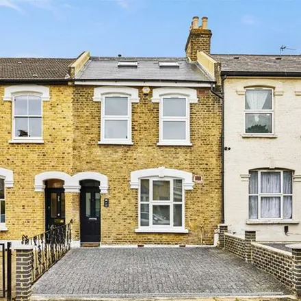 Rent this 5 bed townhouse on Upland Road in London, SE22 0AT