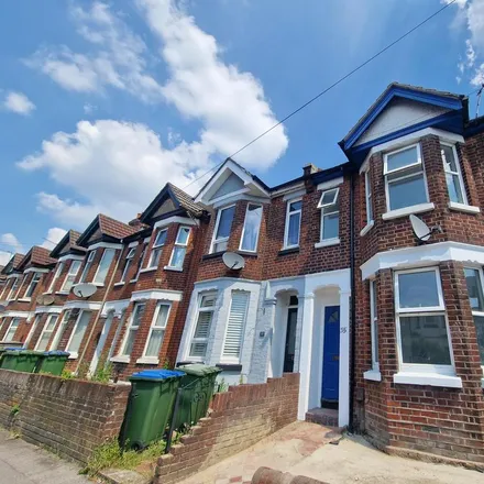 Rent this 3 bed townhouse on 43 Romsey Road in Southampton, SO16 4BY