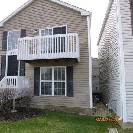 Buy this 3 bed condo on 748 Four Seasons Boulevard in Aurora, IL 60504