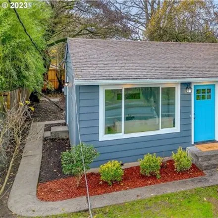 Buy this 2 bed house on 5320 Northeast Fremont Street in Portland, OR 97213