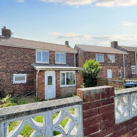 Rent this 3 bed duplex on The Crescent in Easington Colliery, SR8 3NE