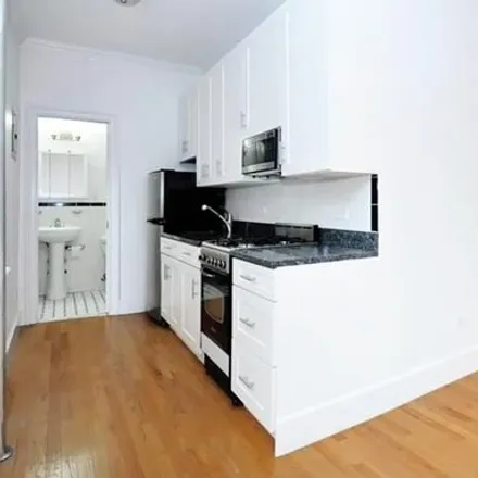 Image 2 - 135 West 12th Street, New York, NY 10011, USA - House for rent