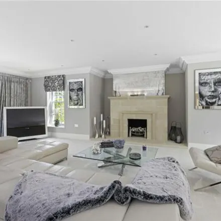 Image 2 - Badgers Hill, Trumpsgreen, GU25 4SA, United Kingdom - House for sale