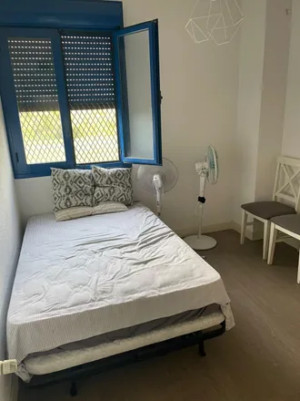 Rent this 2 bed room on Avenida de Carmen Laforet in 17, 28859 Torrejón de Ardoz