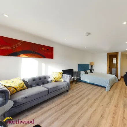 Image 4 - Danvers Road, Broughton, OX15 5DU, United Kingdom - Apartment for rent