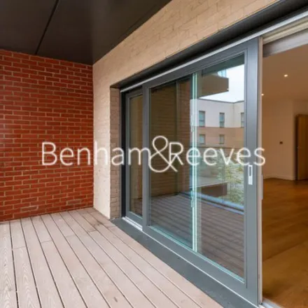 Image 1 - Beaufort Drive, London, NW11 6BS, United Kingdom - Apartment for rent