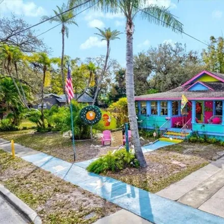 Buy this 3 bed house on Dancing Crane Gallery in 10th Avenue West, Bradenton