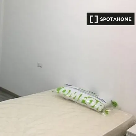 Rent this 5 bed room on Via Pellizza da Volpedo 17 in 40139 Bologna BO, Italy