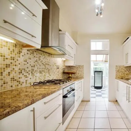 Image 2 - Tyrone Road, Londres, London, E6 - Townhouse for sale