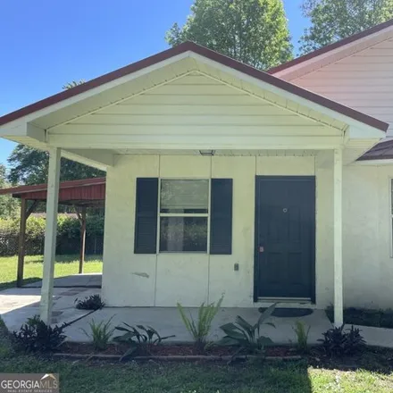 Rent this 4 bed house on 107 Royal Circle in Oakwood Homes Mobile Home Park, Kingsland
