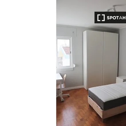 Rent this 5 bed room on Igreja Evangélica Baptista in Rua Machado dos Santos, 2775-153 Parede