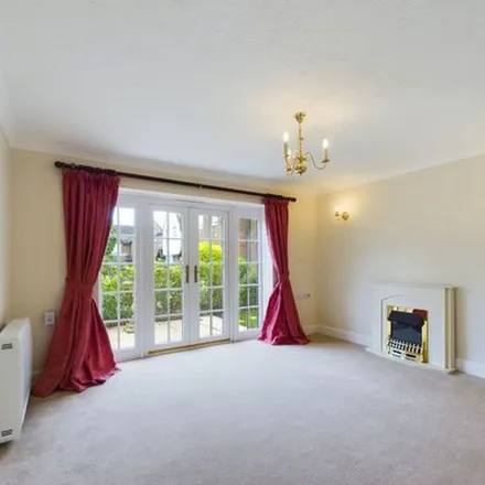 Rent this 2 bed apartment on Hill Farm Court in Chinnor, OX39 4NX
