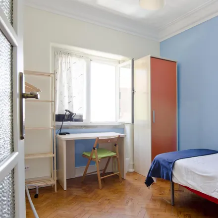 Rent this 5 bed room on Praça Aniceto do Rosário in Lisbon, Portugal