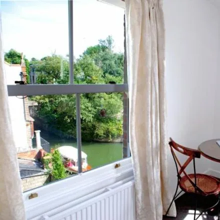 Image 4 - Swan Cottage, 3 Folly Bridge, Oxford, OX1 4LB, United Kingdom - Room for rent