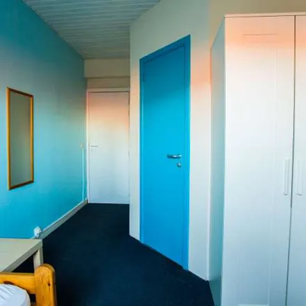 Rent this 9 bed apartment on Rue de la Pacification - Pacificatiestraat 58 in 1000 Brussels, Belgium