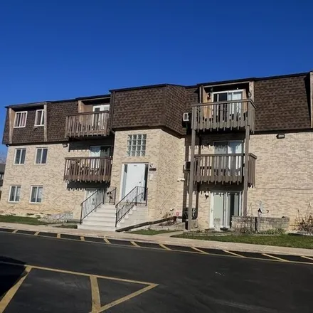 Buy this 2 bed condo on 2373 Bicentennial Avenue in Crest Hill, IL 60403
