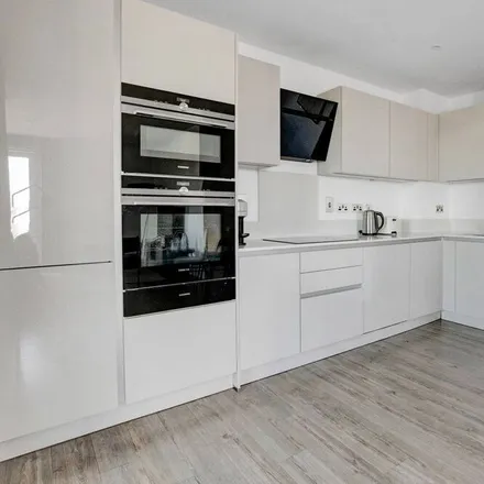 Rent this 3 bed apartment on London in E1 7AS, United Kingdom