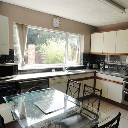 3 Bed House At Wyvern Avenue Leicester Le4 7hj United