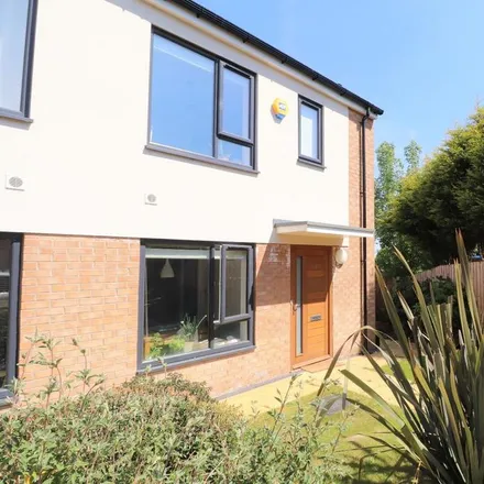 Rent this 3 bed house on Chestnut Rise in Leeds, LS12 4LW