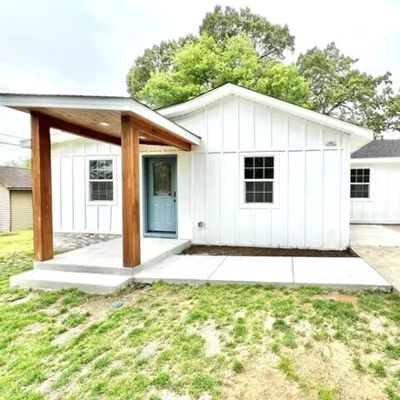 Buy this 3 bed house on 2130 Peyton Street in Little Rock, AR 72204