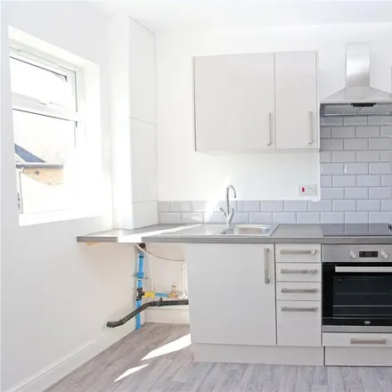 Image 3 - Priory Close, London, E18 2QT, United Kingdom - Apartment for rent