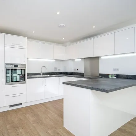 Rent this 1 bed apartment on Lapwing Heights in Waterside Way, London