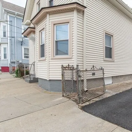Image 3 - 30 Chambers St, Providence, Rhode Island, 02907 - House for sale