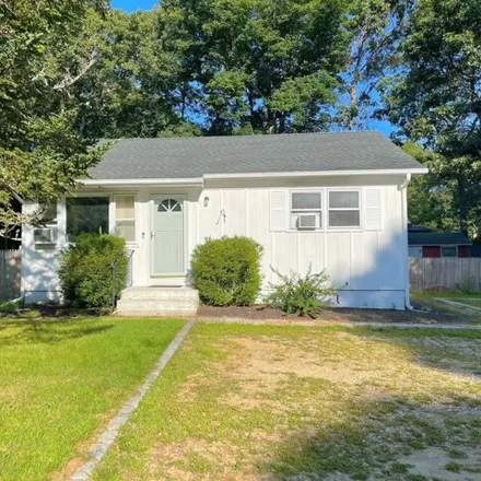 Rent this 2 bed house on 38 8th Street in East Hampton, Springs