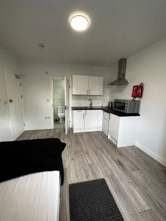 Rent this 1 bed room on The Rise in London, NW10 0NG