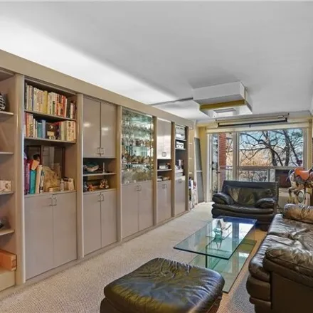 Image 1 - 2575 Palisade Avenue, New York, NY 10463, USA - Apartment for sale