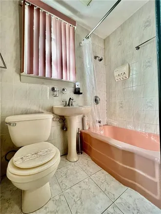 Image 6 - 89-01 69th Avenue, New York, NY 11375, USA - Townhouse for sale