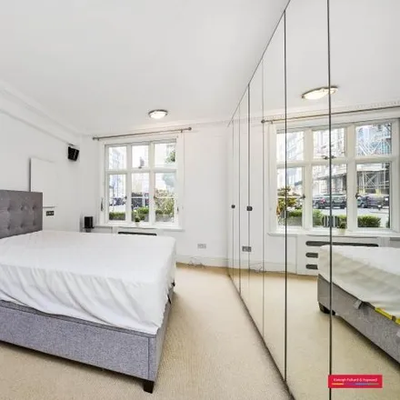 Image 6 - Chesterfield House, Chesterfield Gardens, London, W1J 7TL, United Kingdom - Apartment for rent