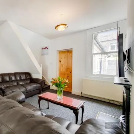 Image 2 - 43 Faringford Road, London, E15 4DW, United Kingdom - Townhouse for rent