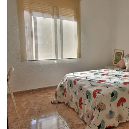 Rent this 4 bed room on Yecla Integral Clínica Dental in Carrer de Yecla, 7