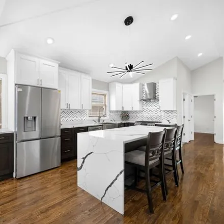 Image 4 - 4348 West 77th Place, Chicago, IL 60652, USA - House for sale