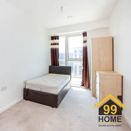 Image 3 - 25 Silvertown Way, London, E16 1EA, United Kingdom - Apartment for rent