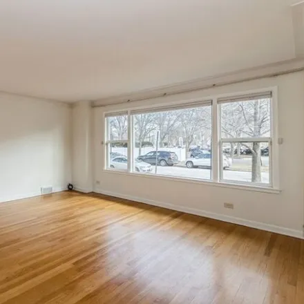 Image 3 - 6100 North Keating Avenue, Chicago, IL 60646, USA - House for sale