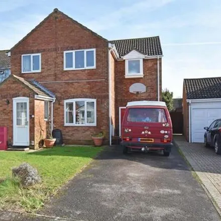 Buy this 4 bed house on The Tanners in Fareham, PO14 4BH