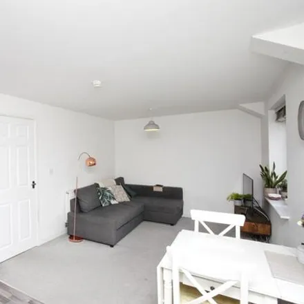 Image 4 - Childer House, Childer Close, Daimler Green, CV6 5AY, United Kingdom - Room for rent
