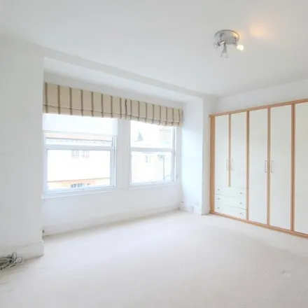 Image 3 - Roskell Road, London, SW15 1DP, United Kingdom - Townhouse for rent