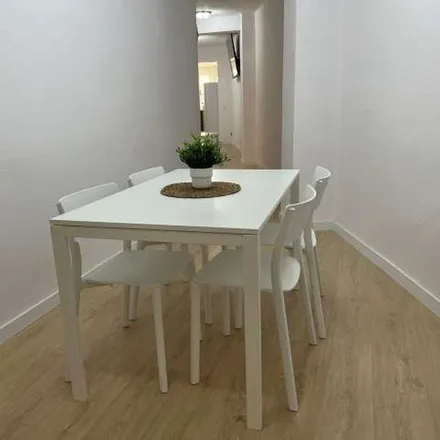 Rent this 5 bed apartment on Carrer del Reverend José María Pinazo in 9, 46020 Valencia